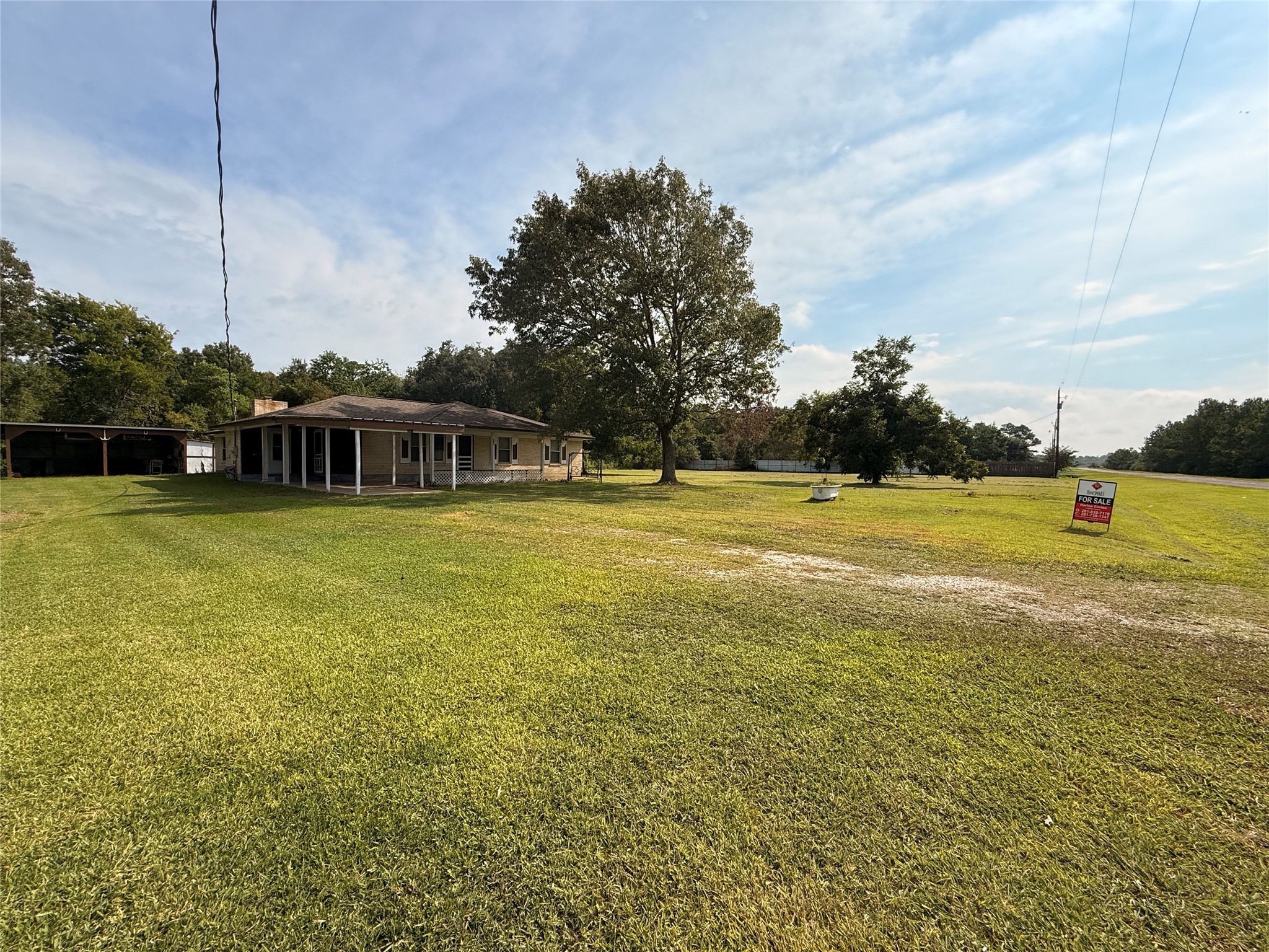 302 Channelview Drive Anahuac, TX 77514 - Photo 3 of 35 a view of a swimming pool with an ocean