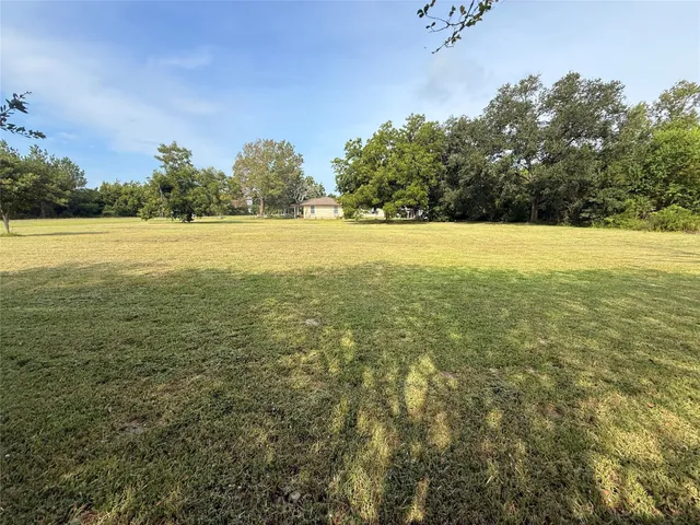 $255,000 | 302 Channelview Drive, Anahuac, TX 77514