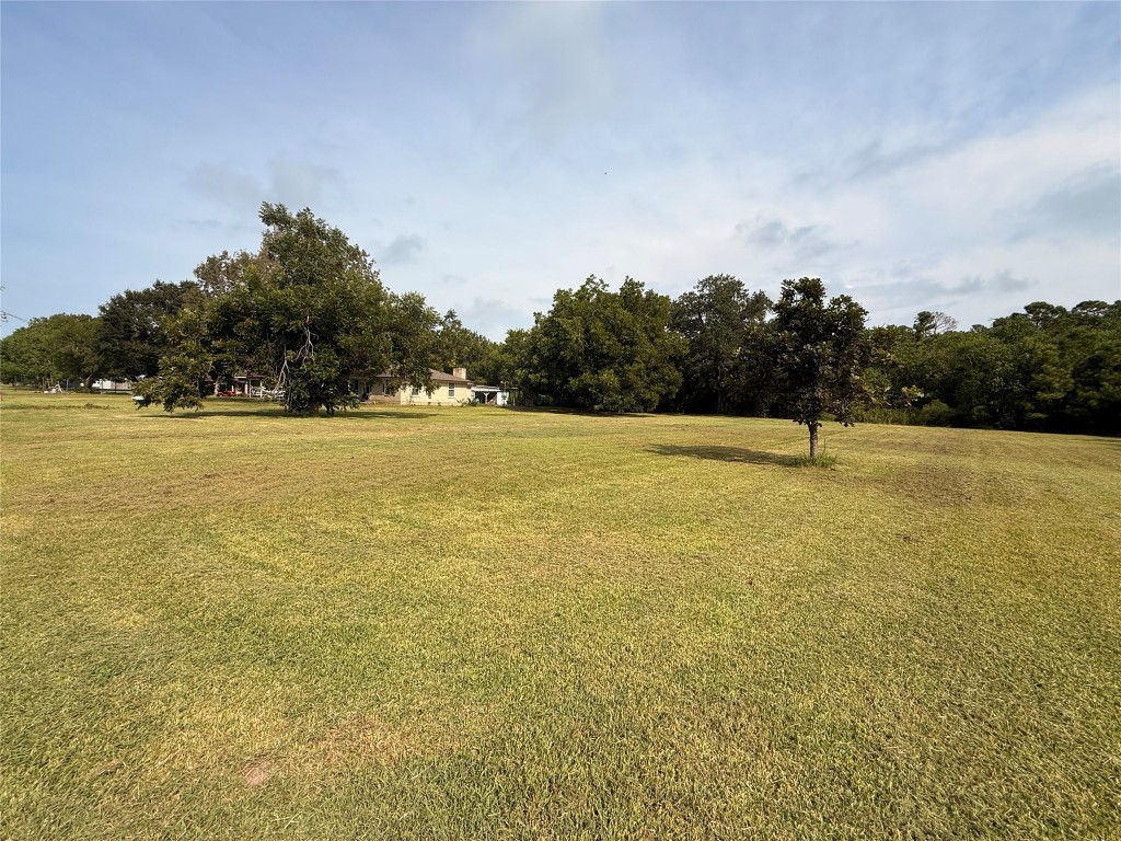 302 Channelview Drive Anahuac, TX 77514 - Photo 32 of 35 a view of an ocean and beach