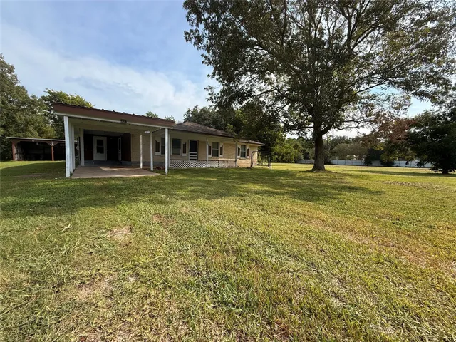 $255,000 | 302 Channelview Drive, Anahuac, TX 77514