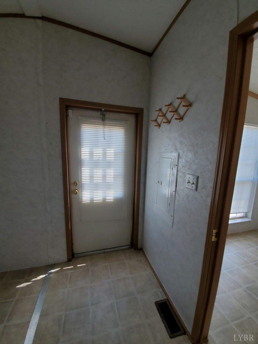 2075 New Bethel Road Meherrin, VA 23954 - Photo 20 of 32 an empty room with windows