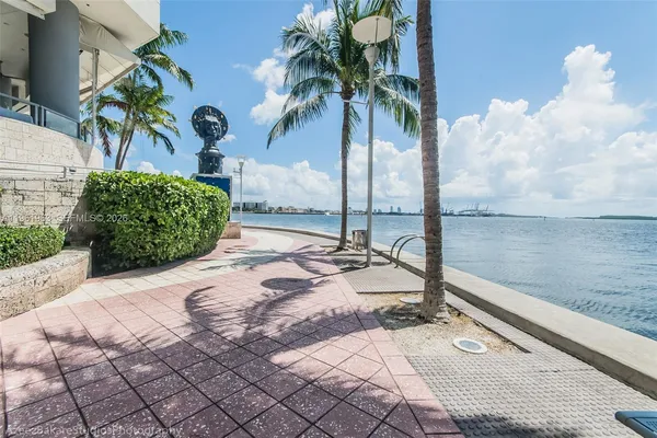 $3,000 | 335 South Biscayne Boulevard, Unit 3210, Miami, FL 33131