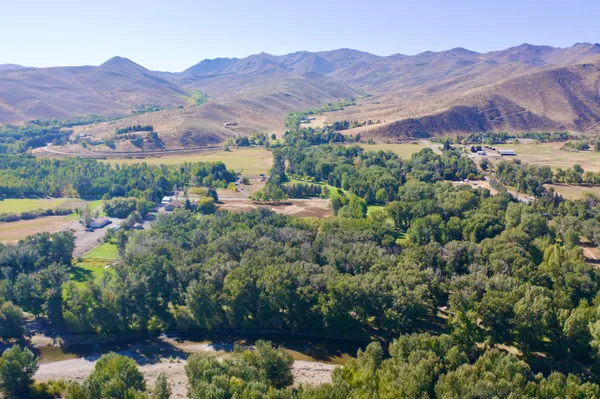 $3,500,000 | 113-117 Lower Broadford Road, Bellevue, ID 83313