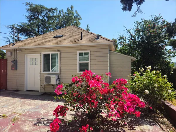 $1,750 | 4943 Rosemont Avenue, La Crescenta, CA 91214