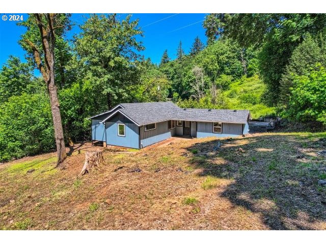 20064 South Central Point Road Oregon City, OR 97045 - Photo 4 of 34 a view of a house with a yard