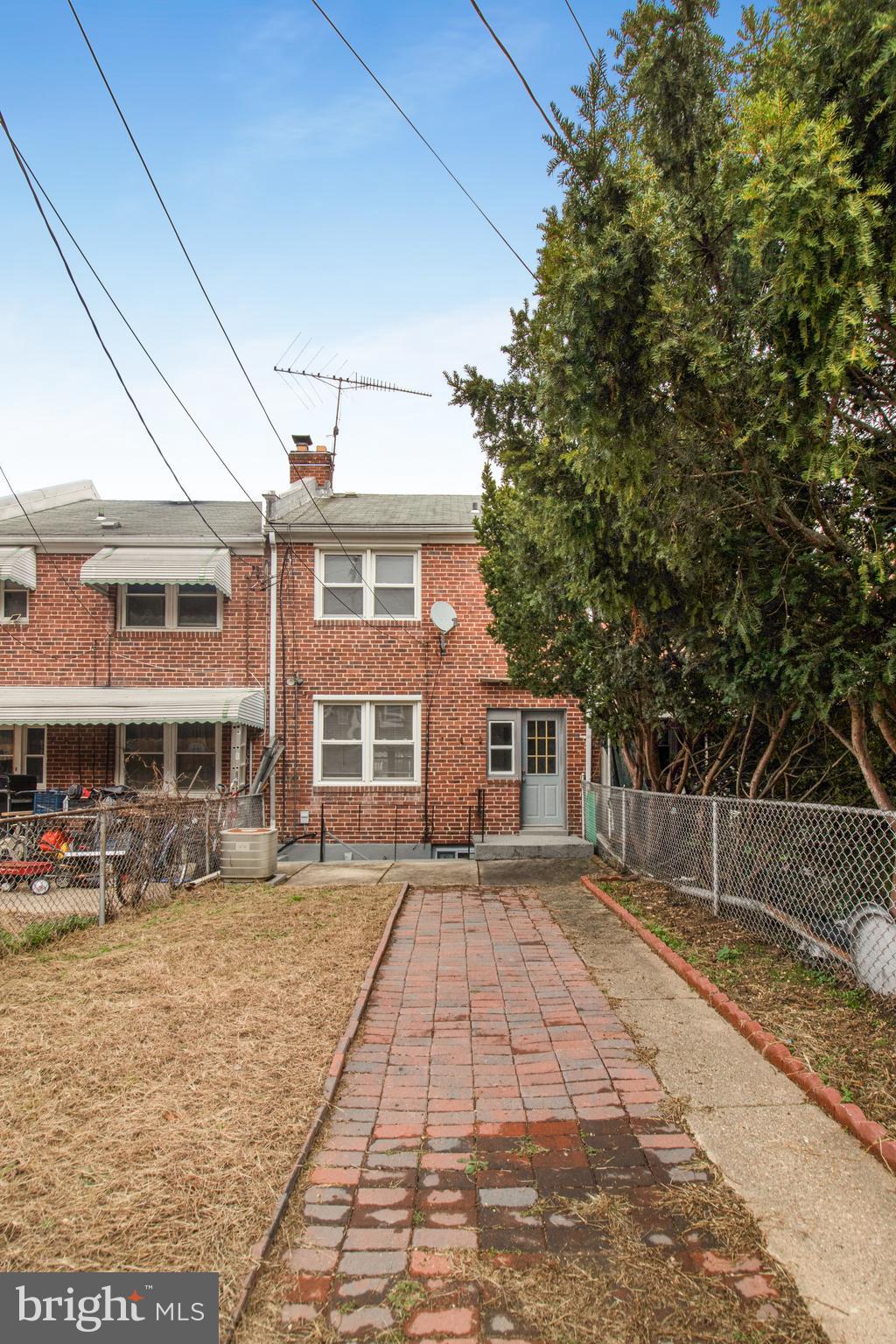 3904 Colchester Road Baltimore, MD 21229 - Photo 3 of 32 REAR