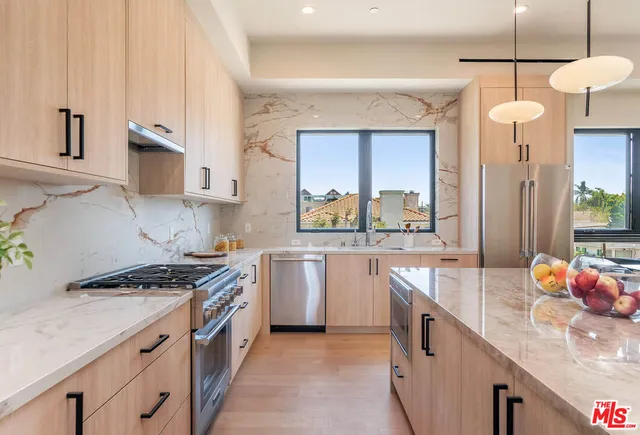 $2,595,000 | 1863 Barry Avenue, Los Angeles, CA 90025