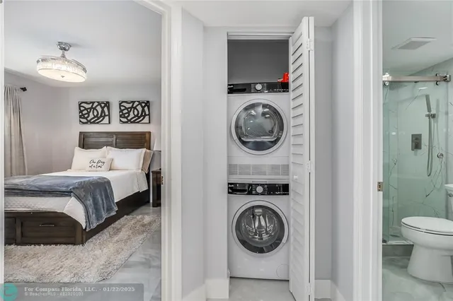 a view of a bedroom with washer and dryer