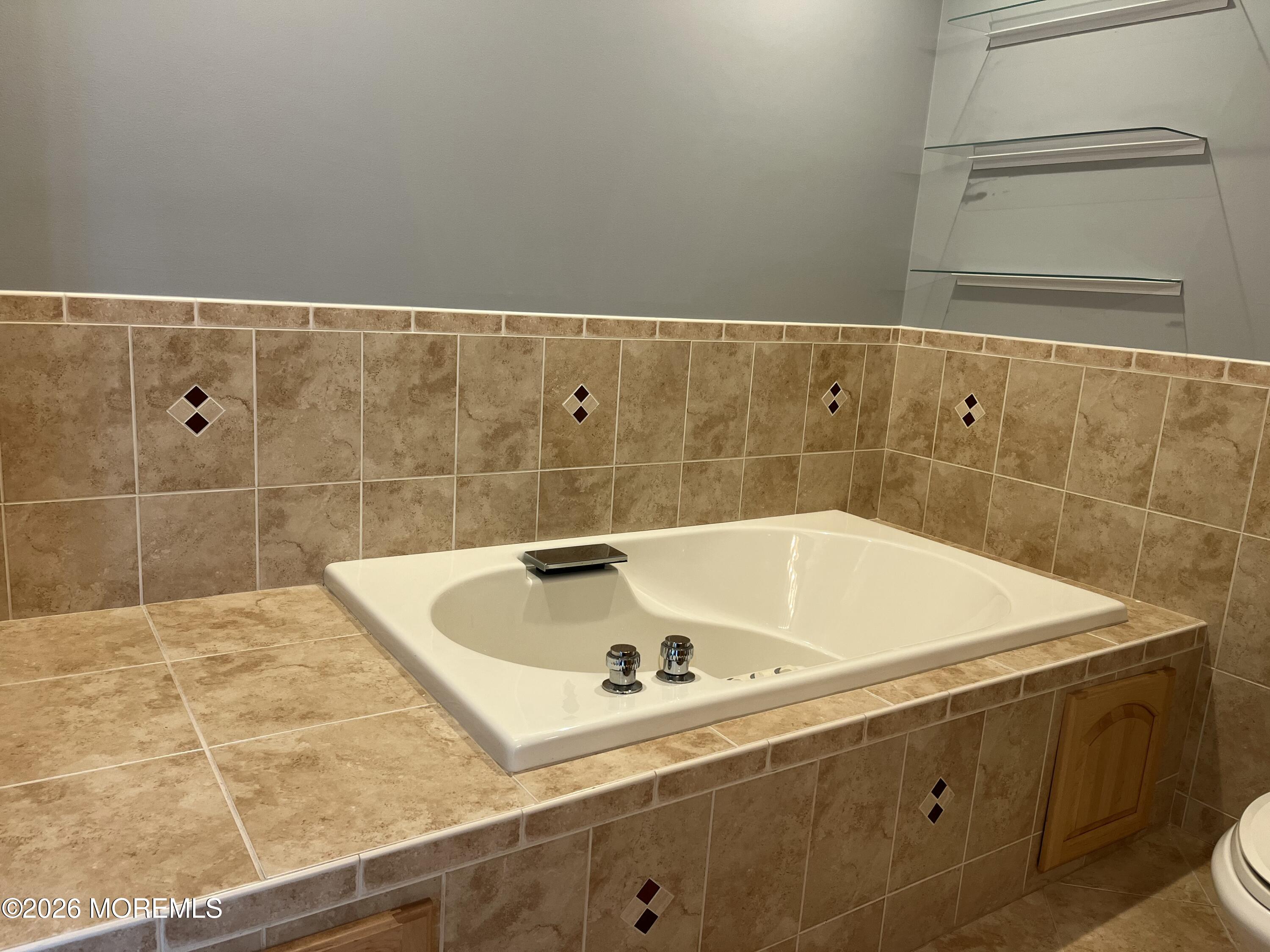 53 Primrose Lane Brick, NJ 08724 - Photo 14 of 17 a bathroom with a bathtub