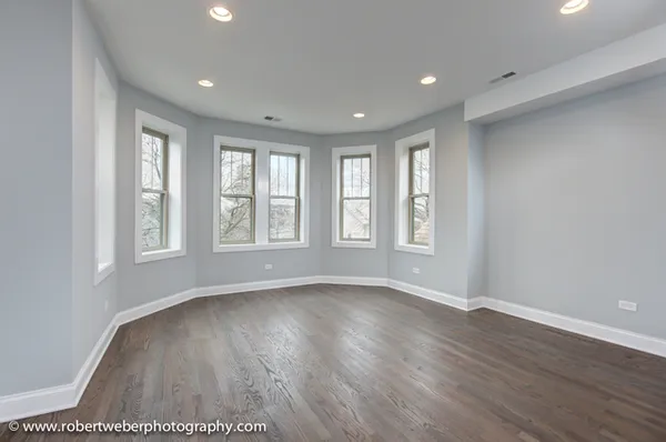 $3,300 | 2329 West Barry Avenue, Unit 2, Chicago, IL 60618