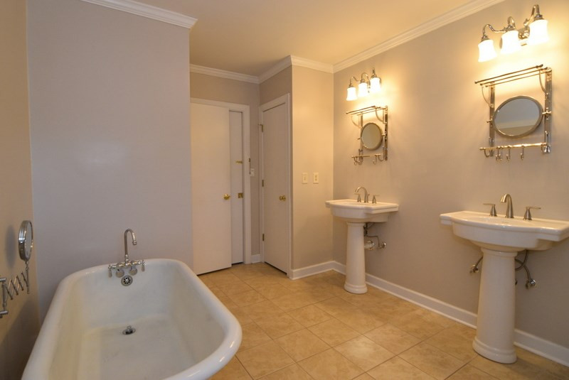 1407 Hickman Road Augusta, GA 30904 - Photo 28 of 42 Upstairs Full Bath