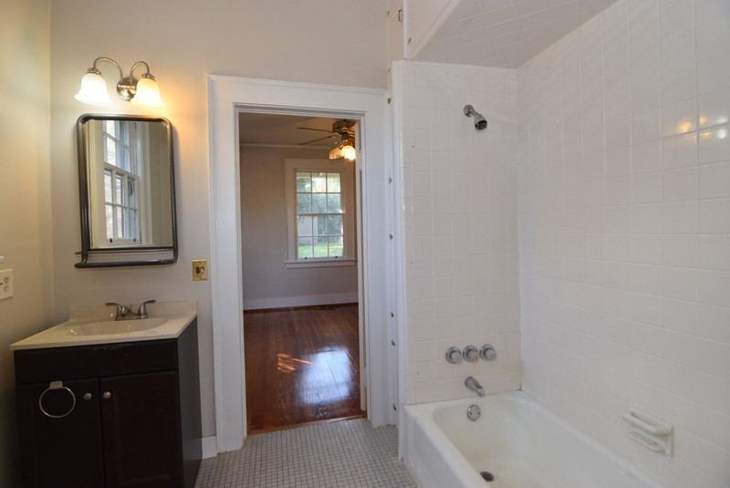 1407 Hickman Road Augusta, GA 30904 - Photo 33 of 42 2nd Full Bathroom (downstairs)