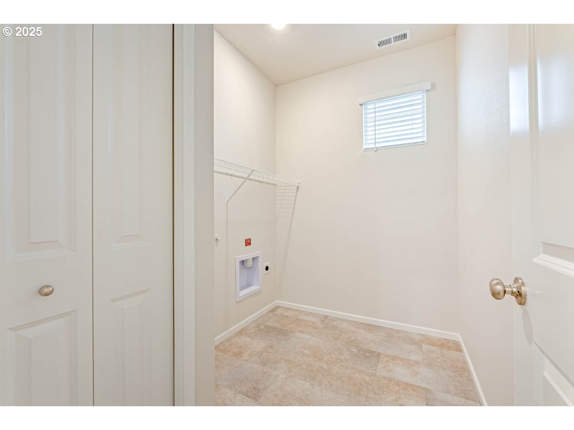 2963 U Street Springfield, OR 97477 - Photo 14 of 26 a view of an empty room