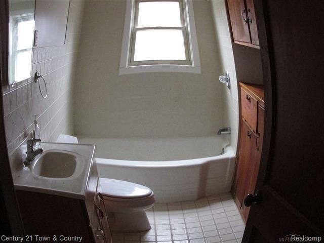 1801 North Rochester Road Oakland, MI 48363 - Photo 16 of 32 16.jpg