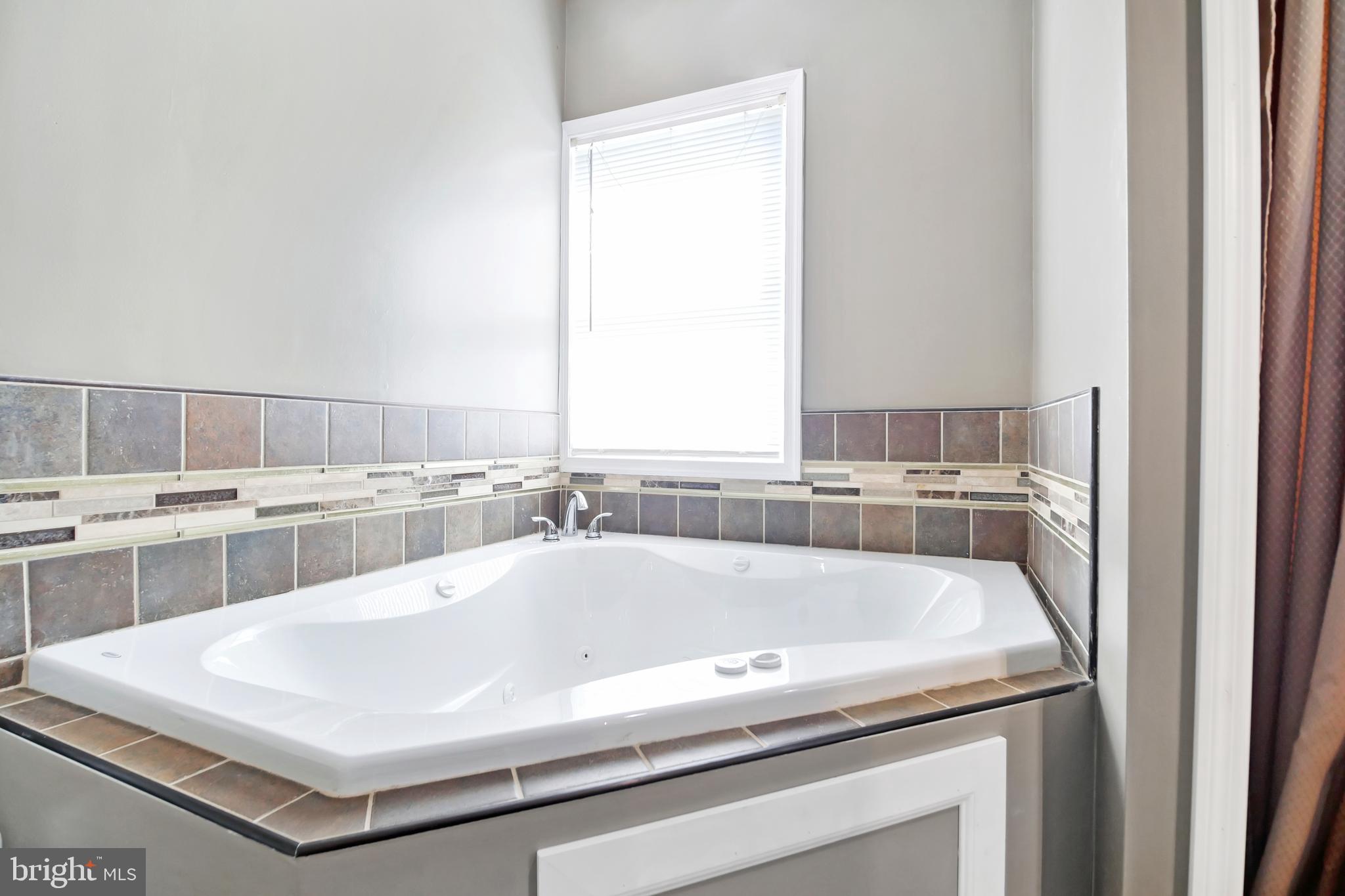 8104 Murray Point Road Dundalk, MD 21222 - Photo 22 of 44 Soaking Tub w/ Ceramic Tile Surround