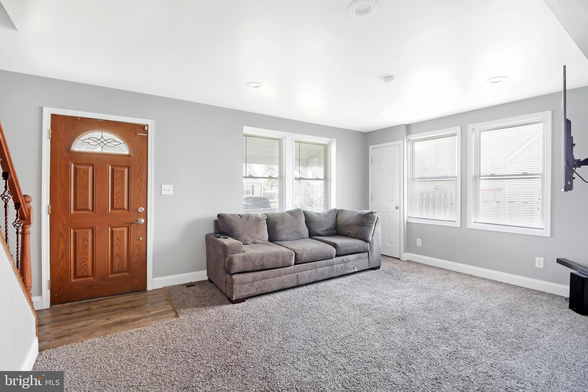 8104 Murray Point Road Dundalk, MD 21222 - Photo 5 of 44 Living Rm Entry