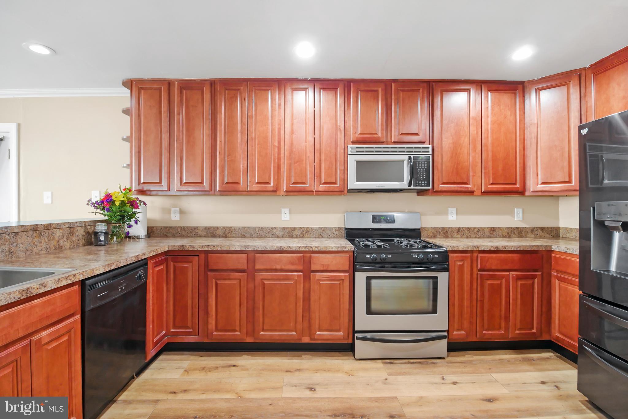 8104 Murray Point Road Dundalk, MD 21222 - Photo 9 of 44 Upgraded Appliances