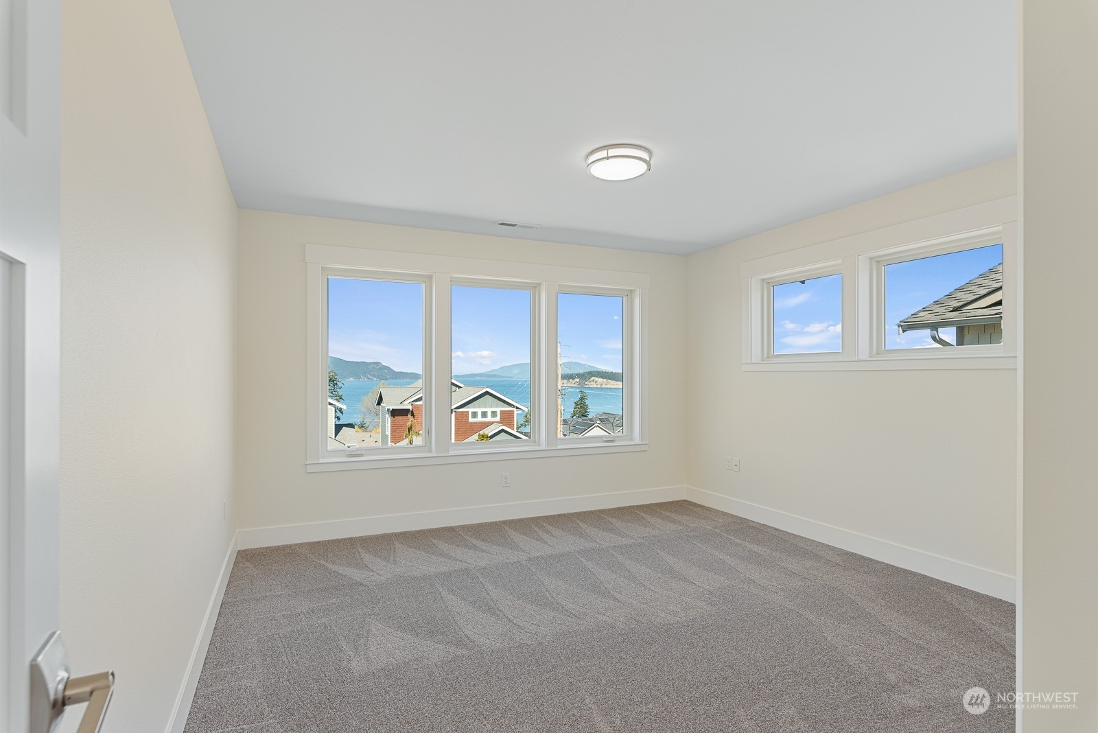 3908 West 3rd Street Anacortes, WA 98221 - Photo 26 of 39 an empty room with windows