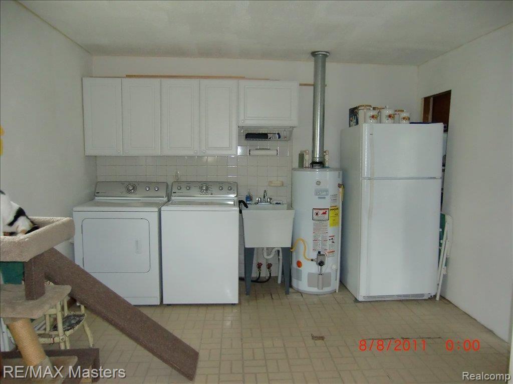 25498 Waltz Road New Boston, MI 48164 - Photo 12 of 12 waltz laundry