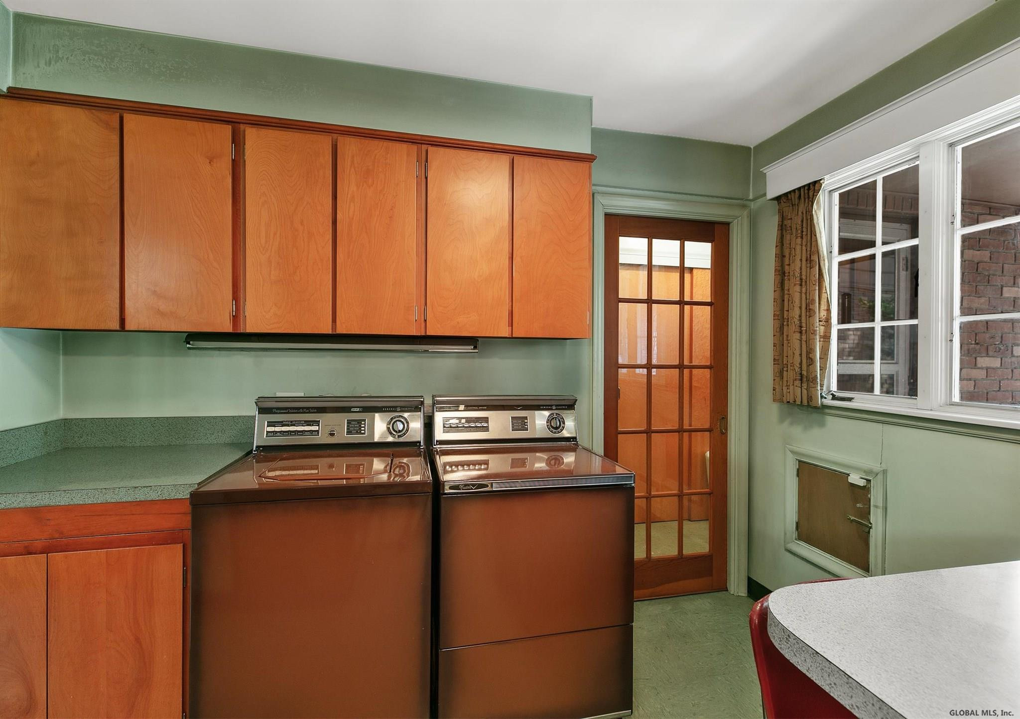 827 Jamaica Road Schenectady, NY 12309 - Photo 8 of 37 Photo 8