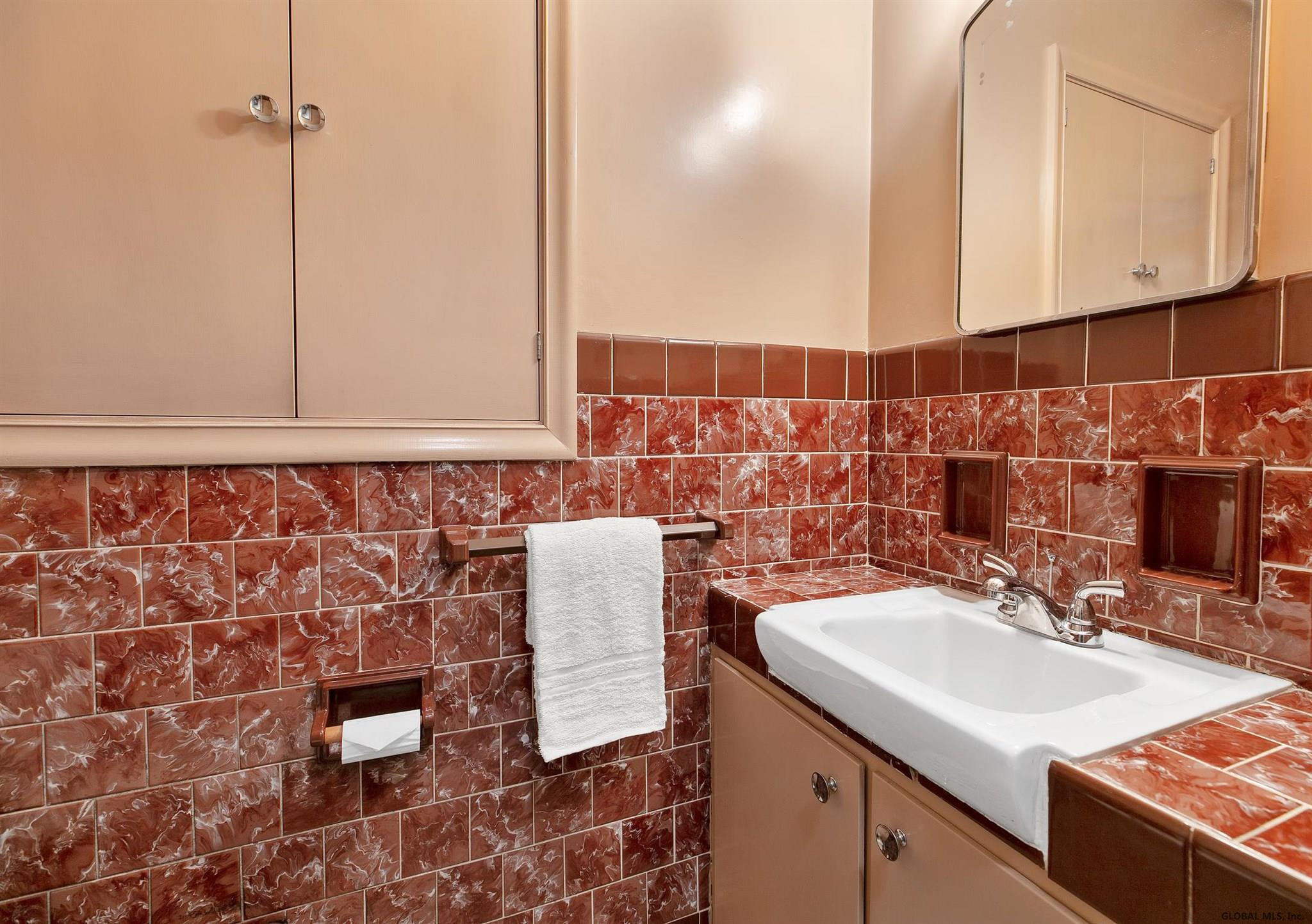 827 Jamaica Road Schenectady, NY 12309 - Photo 9 of 37 Photo 9