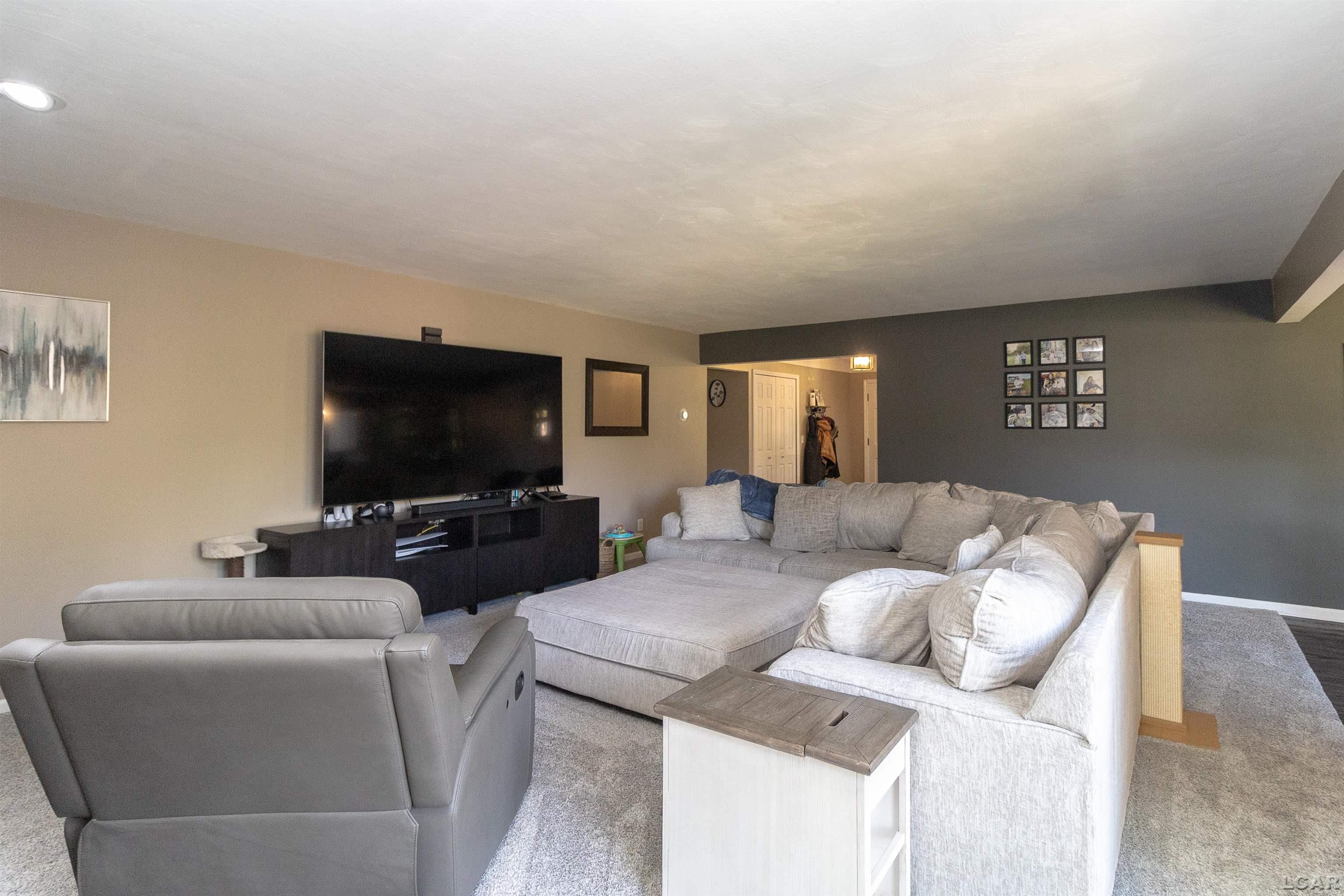 4118 South Custer Road Monroe, MI 48161 - Photo 15 of 59 FAMILY ROOM