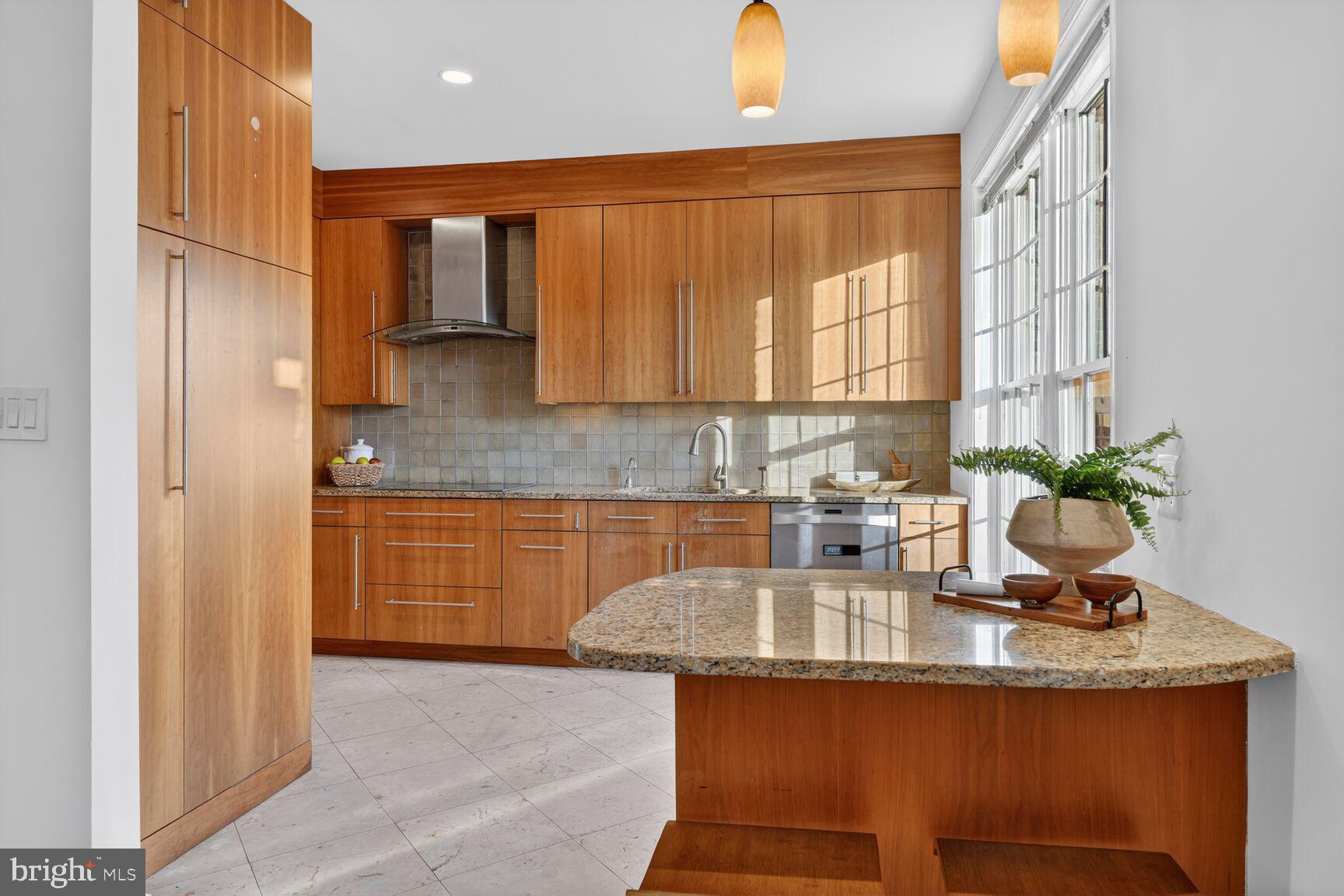 3540 Reservoir Road Northwest Washington, DC 20007 - Photo 5 of 25 Gourmet kitchen with bar counter