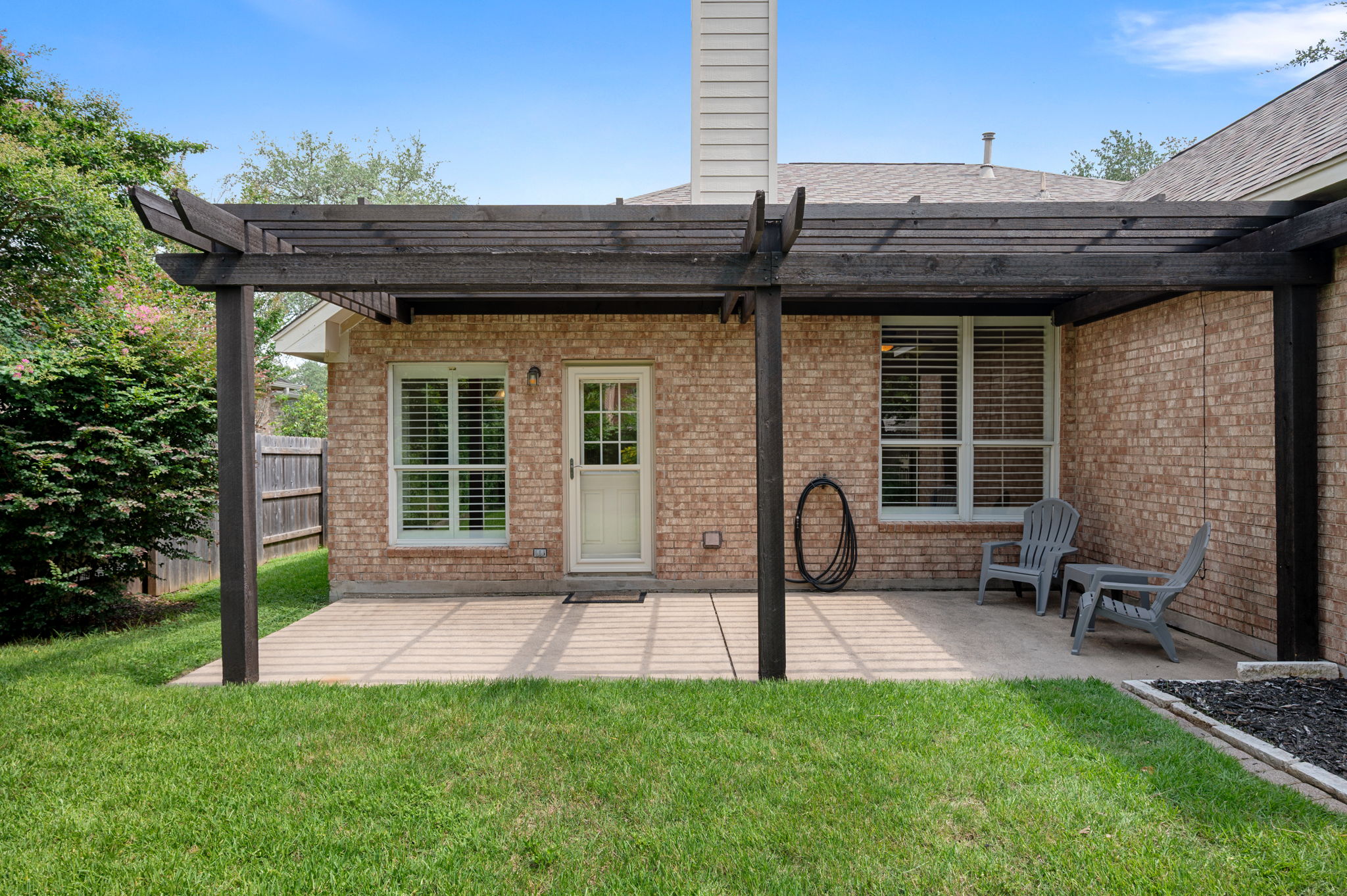 9201 La Siesta Bend Austin, TX 78749 - Photo 34 of 37 a view of outdoor space yard and porch