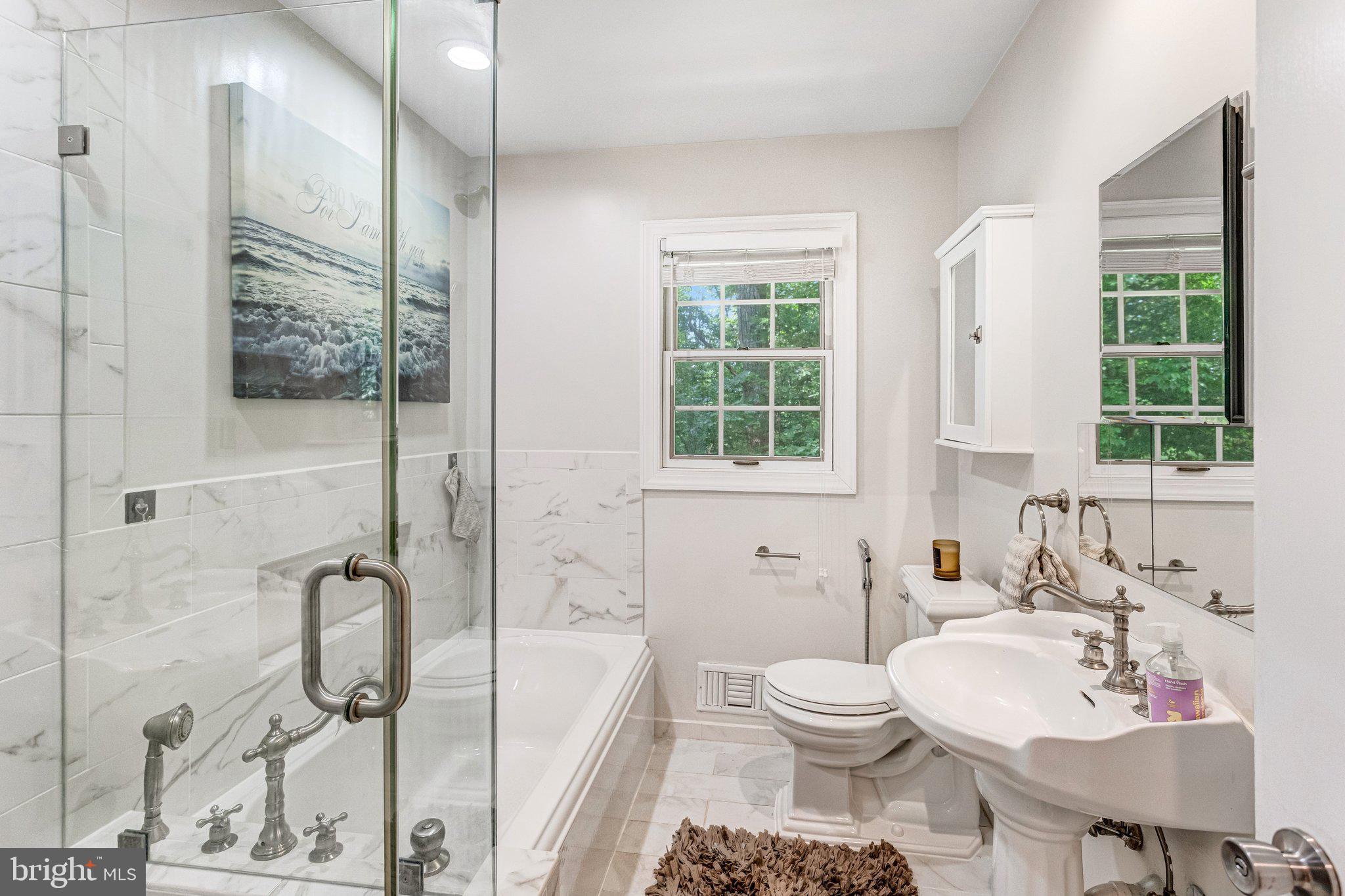18355 Sharon Road Triangle, VA 22172 - Photo 11 of 34 Hallway Bath