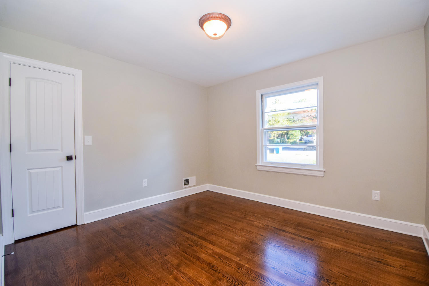 2017 Darlington Road Southwest Roanoke, VA 24018 - Photo 17 of 38 2017 Darlington Rd SW Roanoke-large-017-