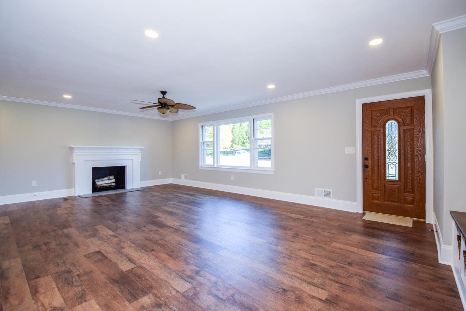 2017 Darlington Road Southwest Roanoke, VA 24018 - Photo 5 of 38 2017 Darlington Rd SW Roanoke-large-005-