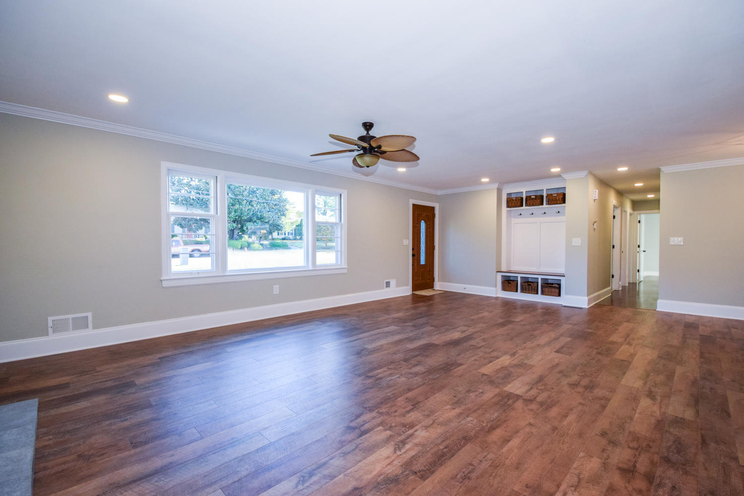2017 Darlington Road Southwest Roanoke, VA 24018 - Photo 6 of 38 2017 Darlington Rd SW Roanoke-large-006-