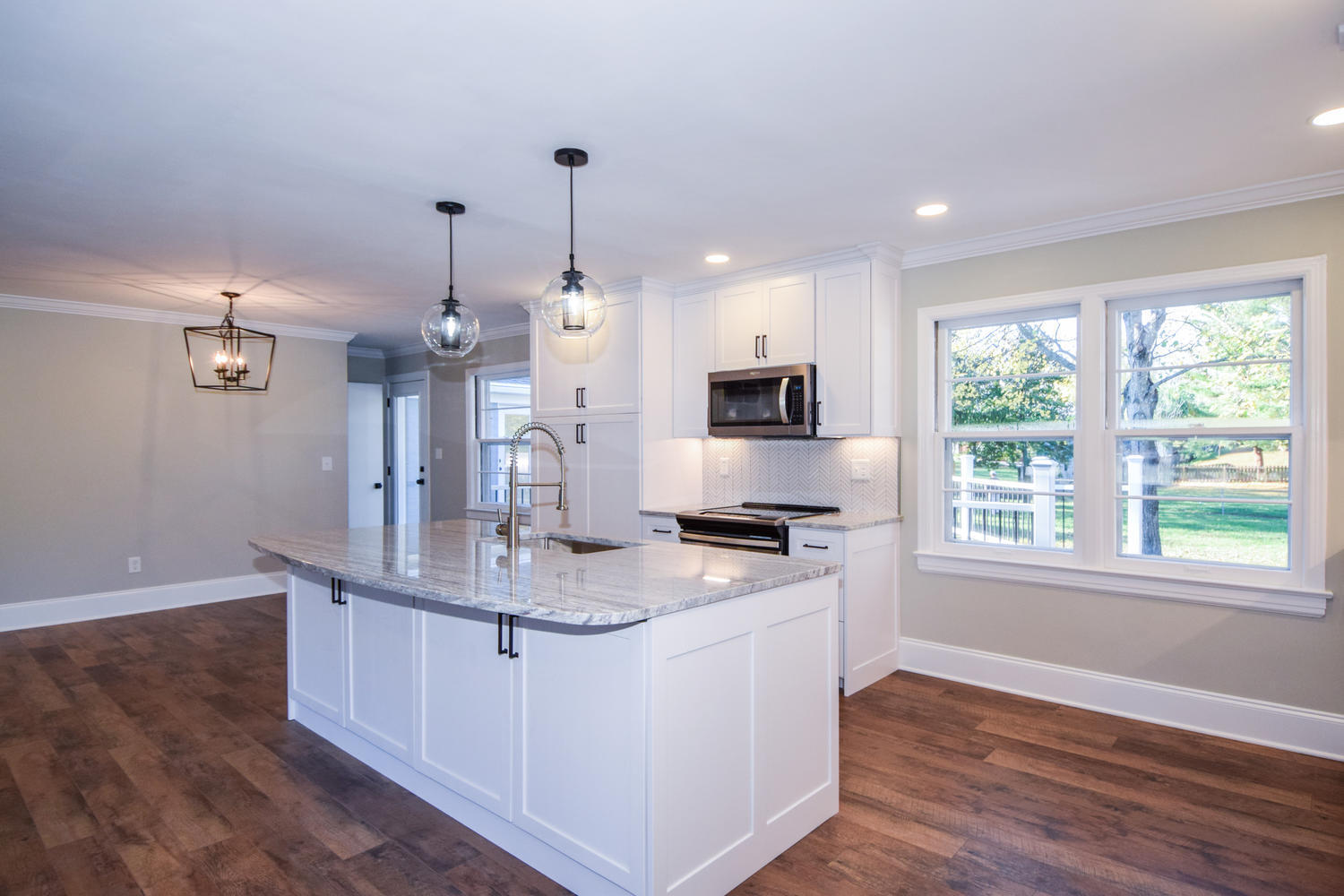 2017 Darlington Road Southwest Roanoke, VA 24018 - Photo 7 of 38 2017 Darlington Rd SW Roanoke-large-007-
