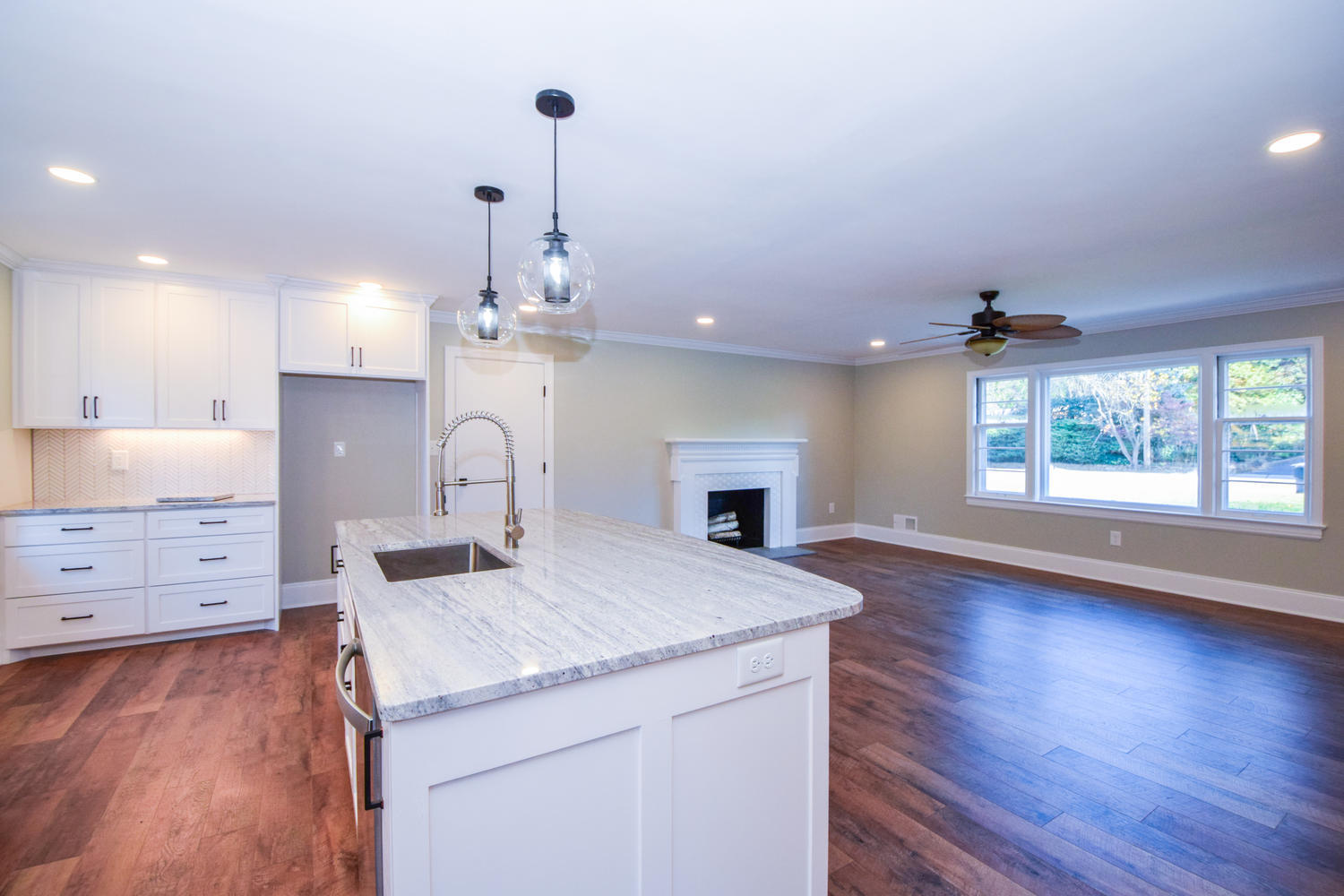 2017 Darlington Road Southwest Roanoke, VA 24018 - Photo 10 of 38 2017 Darlington Rd SW Roanoke-large-010-