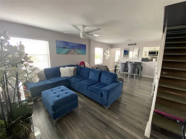 $2,100 | 1570 West 46th Street, Unit 214, Hialeah, FL 33012