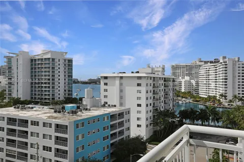 $515,000 | 1345 Lincoln Road, Unit 1003, Miami Beach, FL 33139