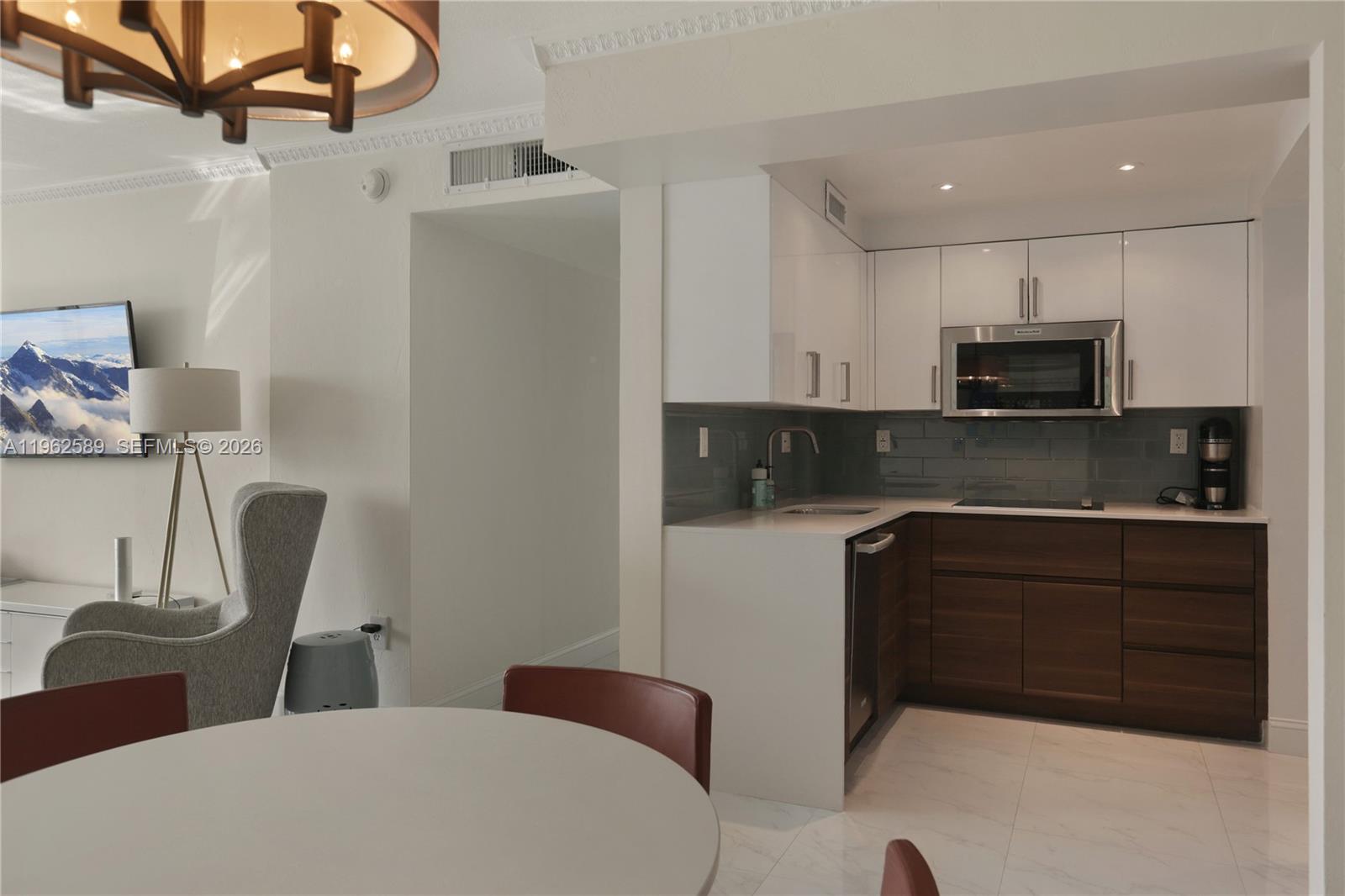 1345 Lincoln Road, Unit 1003 Miami Beach, FL 33139 - Photo 6 of 17