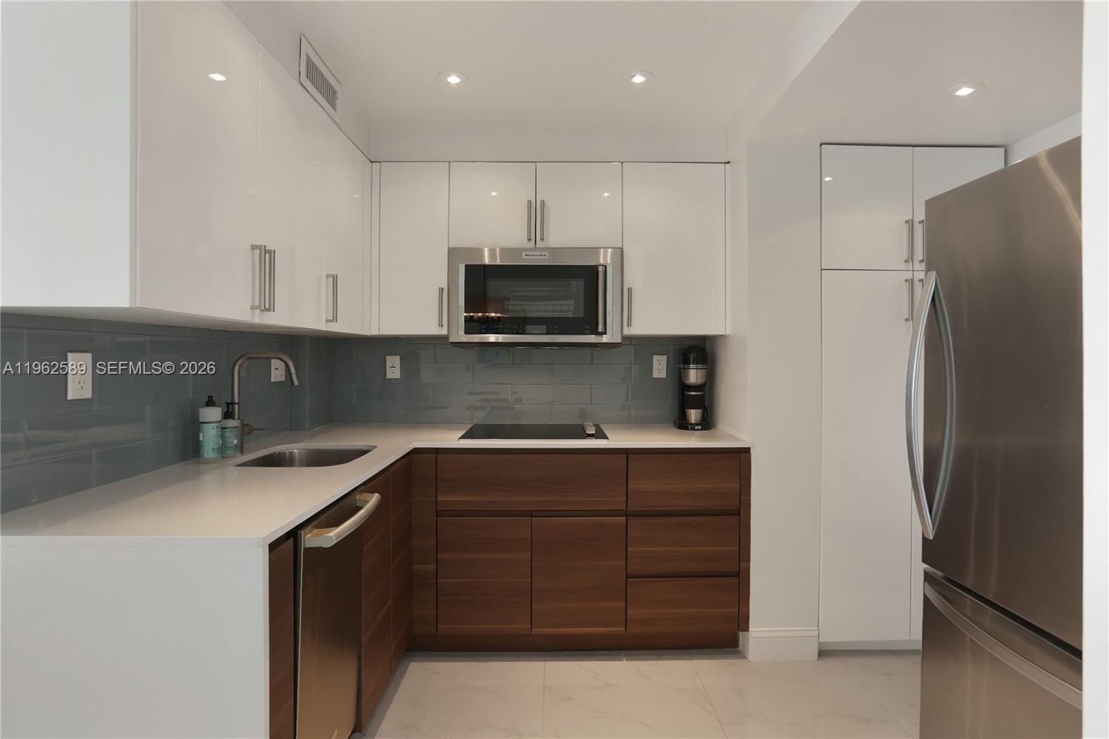 1345 Lincoln Road, Unit 1003 Miami Beach, FL 33139 - Photo 7 of 17