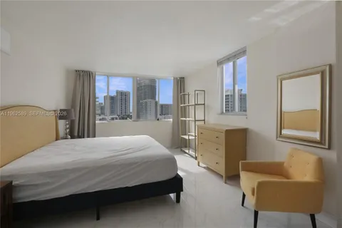 $515,000 | 1345 Lincoln Road, Unit 1003, Miami Beach, FL 33139