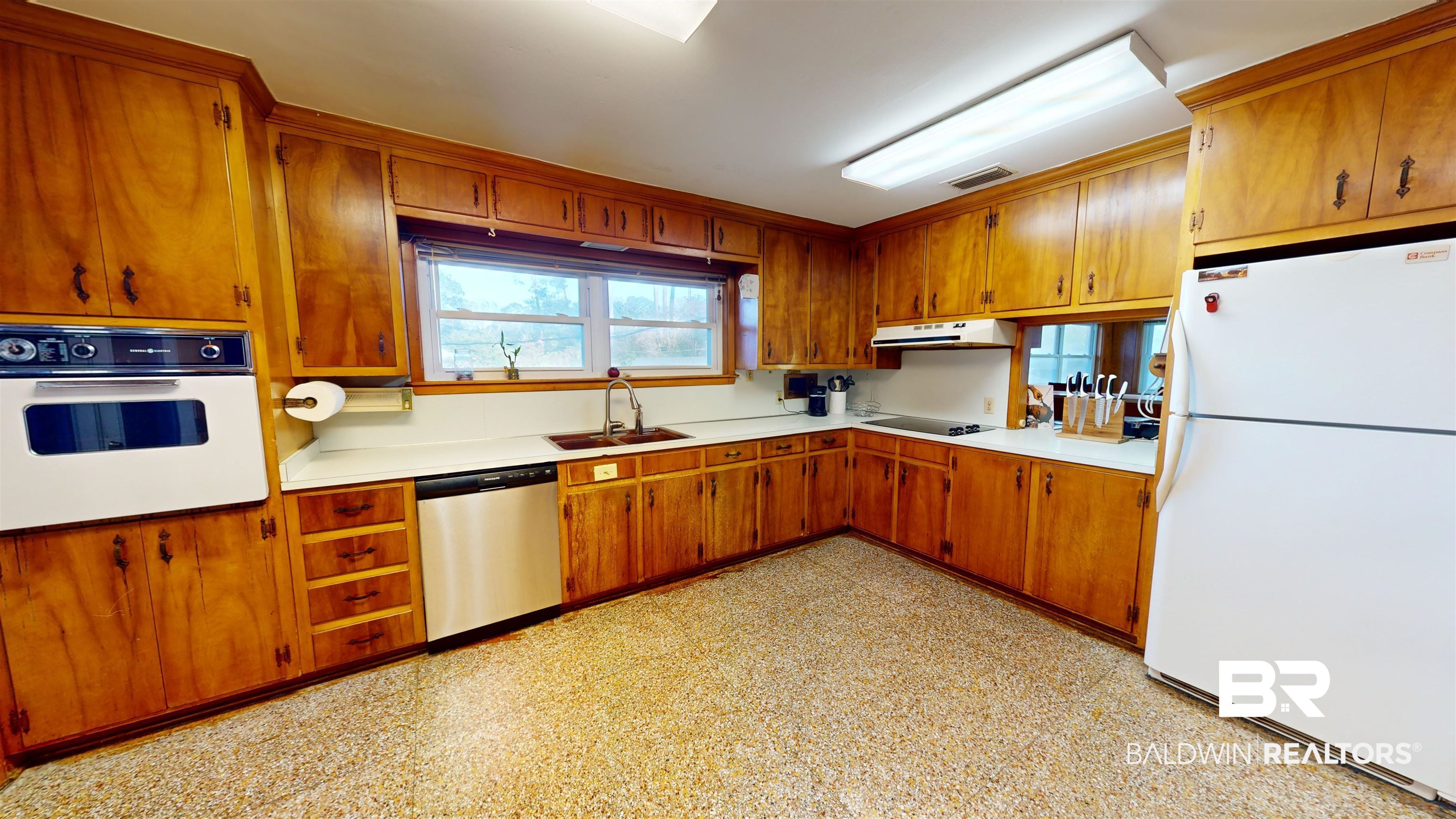 3904 South Ashley Drive Mobile, AL 36608 - Photo 9 of 28 Kitchen
