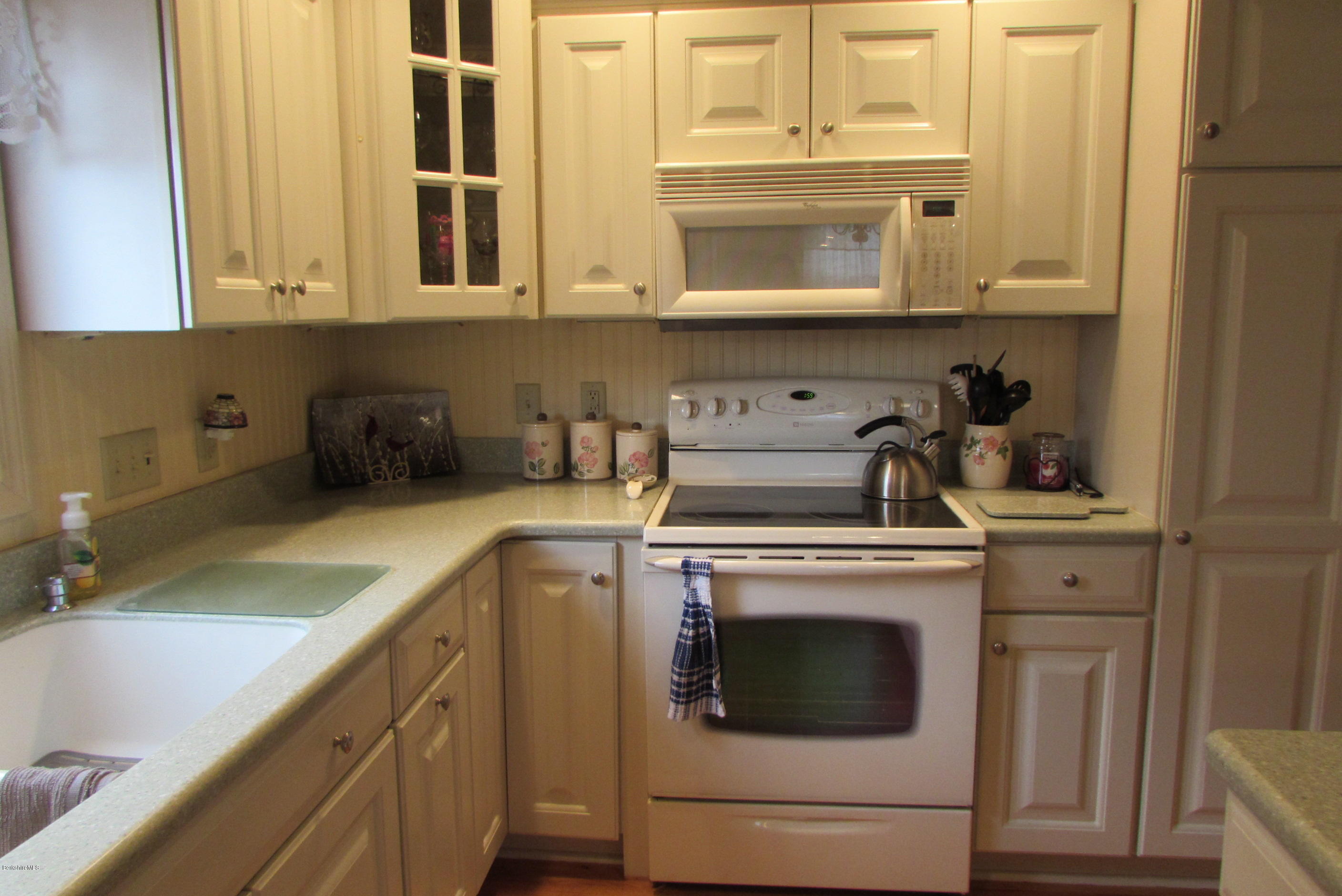 30 Golden Hill Road Lenox, MA 01242 - Photo 2 of 22 Kitchen Stove