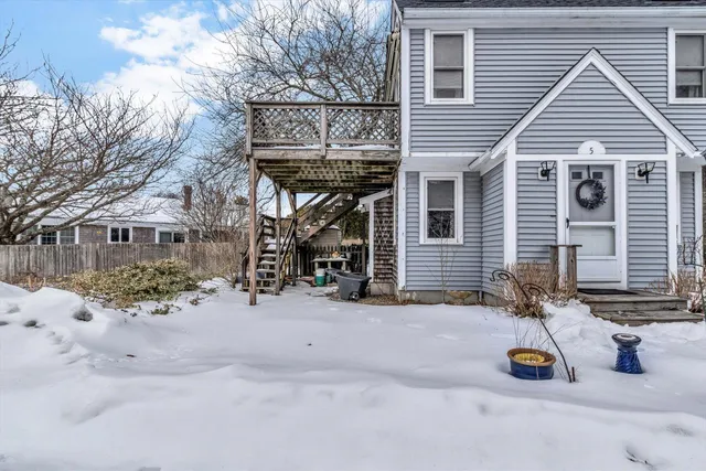 a view of a car park in front of house