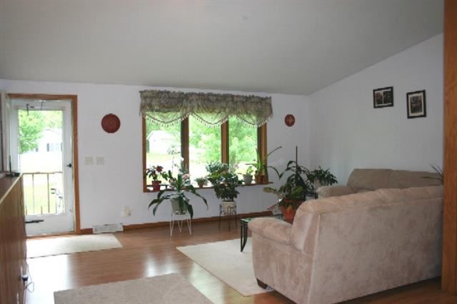 2042 Trader Road Muscatine, IA 52761 - Photo 2 of 10 Gallery Image 2