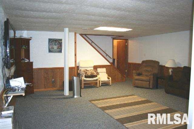 2042 Trader Road Muscatine, IA 52761 - Photo 8 of 10 Gallery Image 8