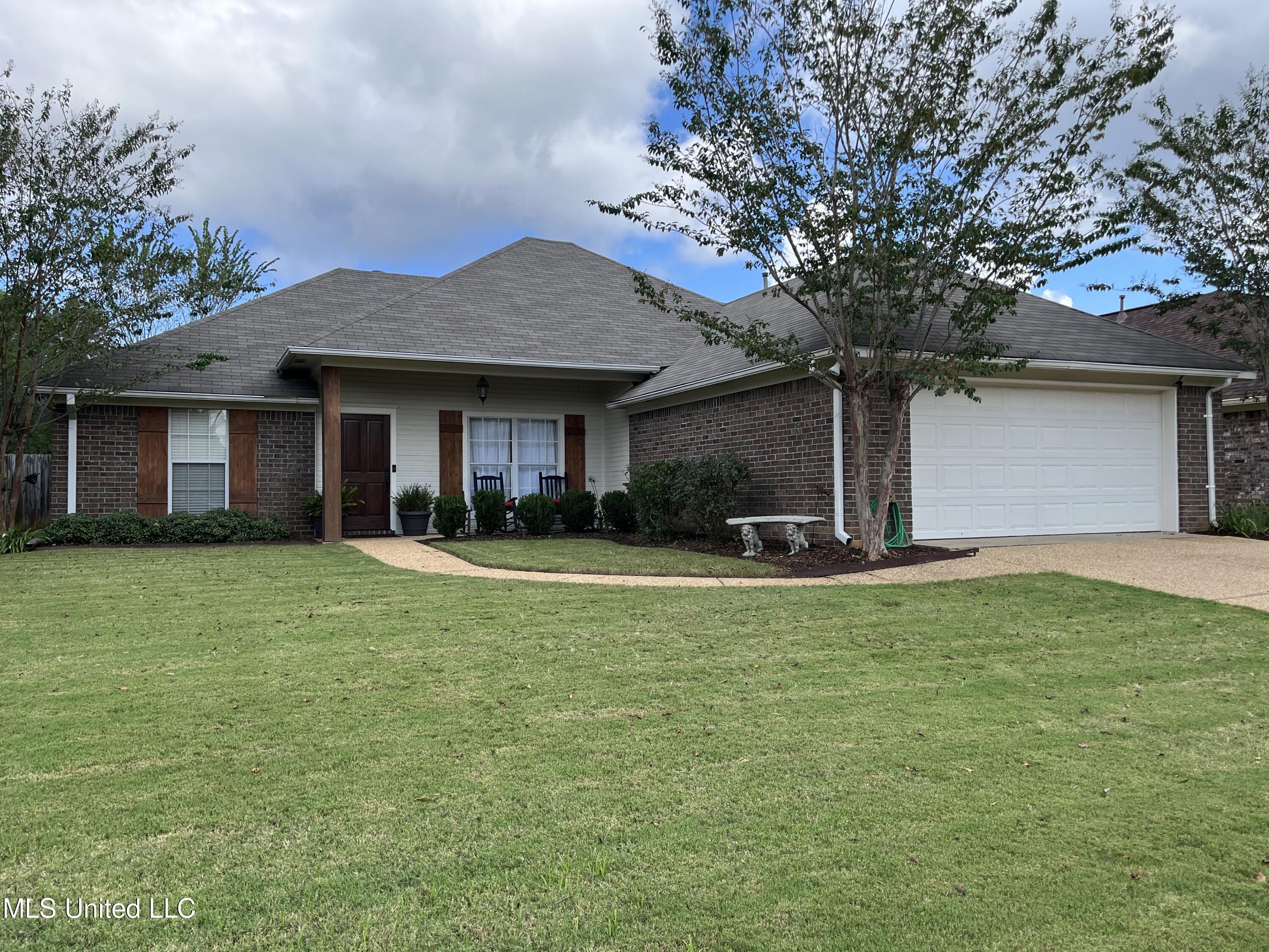 328 Kings Ridge Circle Brandon, MS 39047 - Photo 1 of 17 IMG_1256