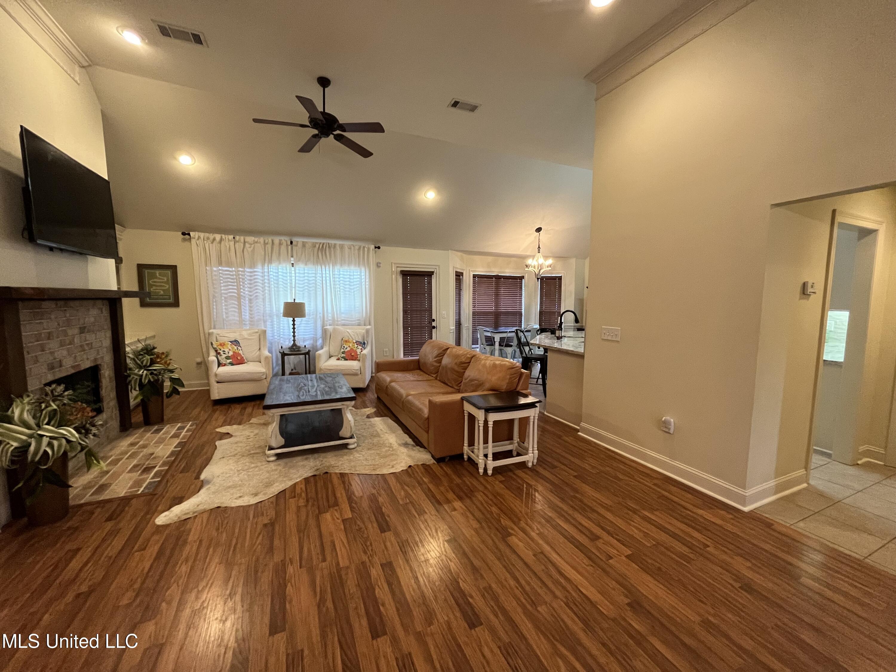 328 Kings Ridge Circle Brandon, MS 39047 - Photo 2 of 17 IMG_1172