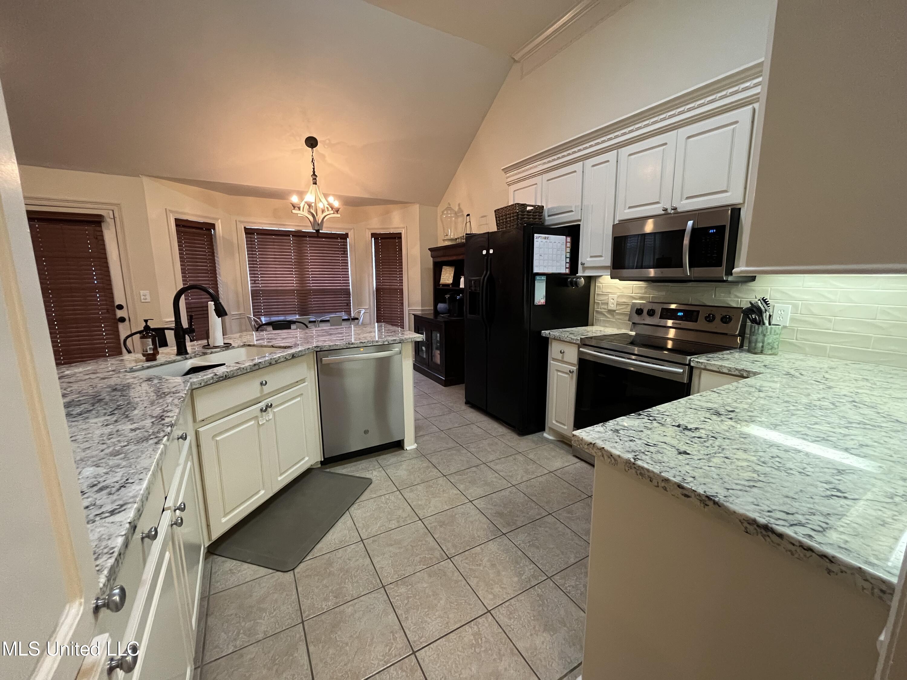 328 Kings Ridge Circle Brandon, MS 39047 - Photo 5 of 17 IMG_1175