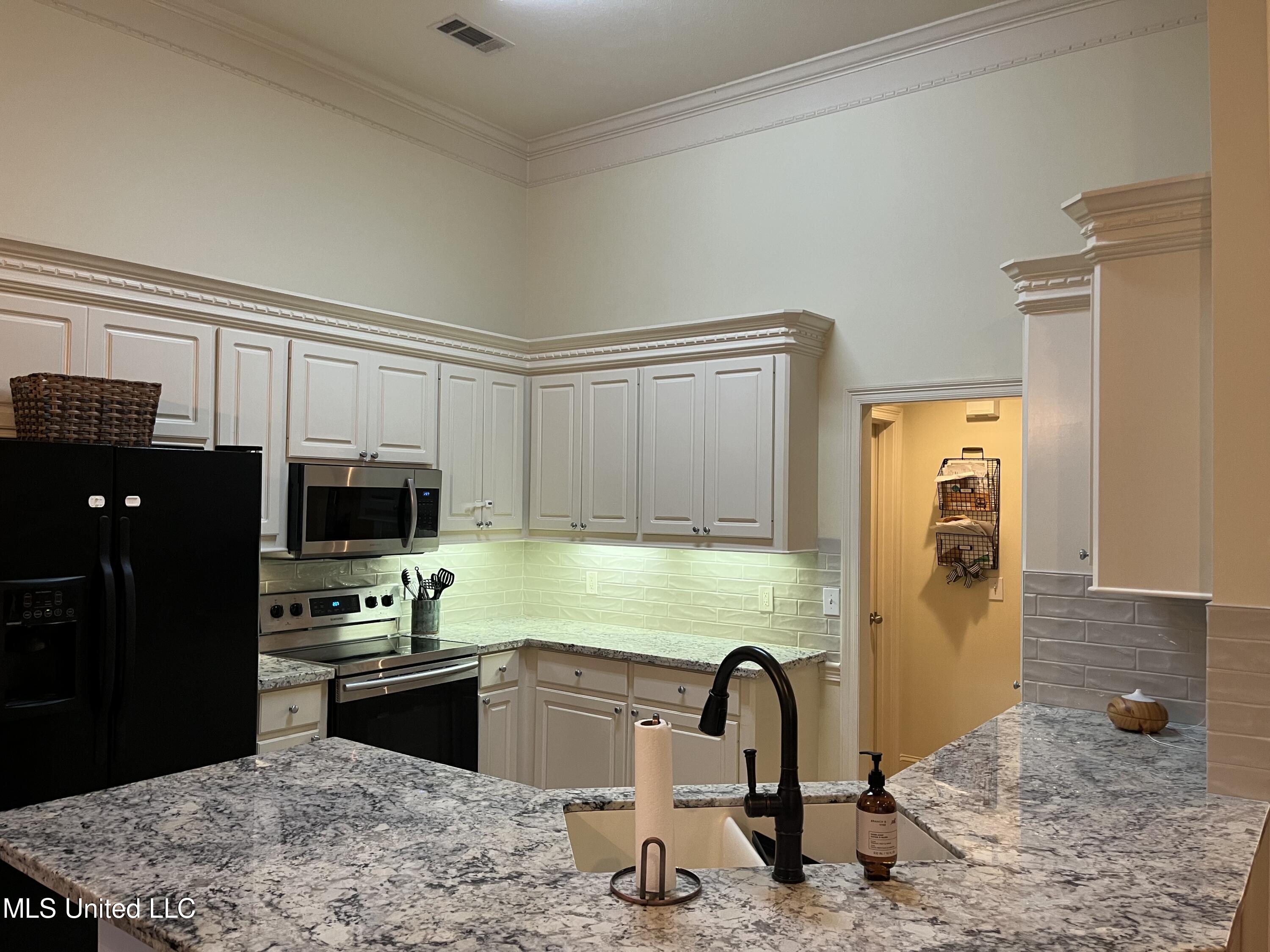 328 Kings Ridge Circle Brandon, MS 39047 - Photo 6 of 17 IMG_1174
