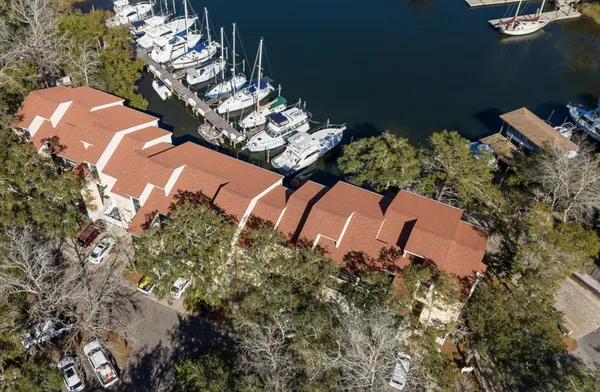 $396,532 | 300 Yacht Club Drive, Unit 18, Niceville, FL 32578