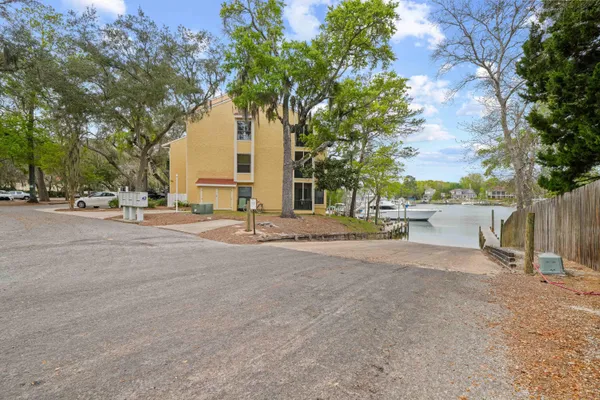 $396,532 | 300 Yacht Club Drive, Unit 18, Niceville, FL 32578